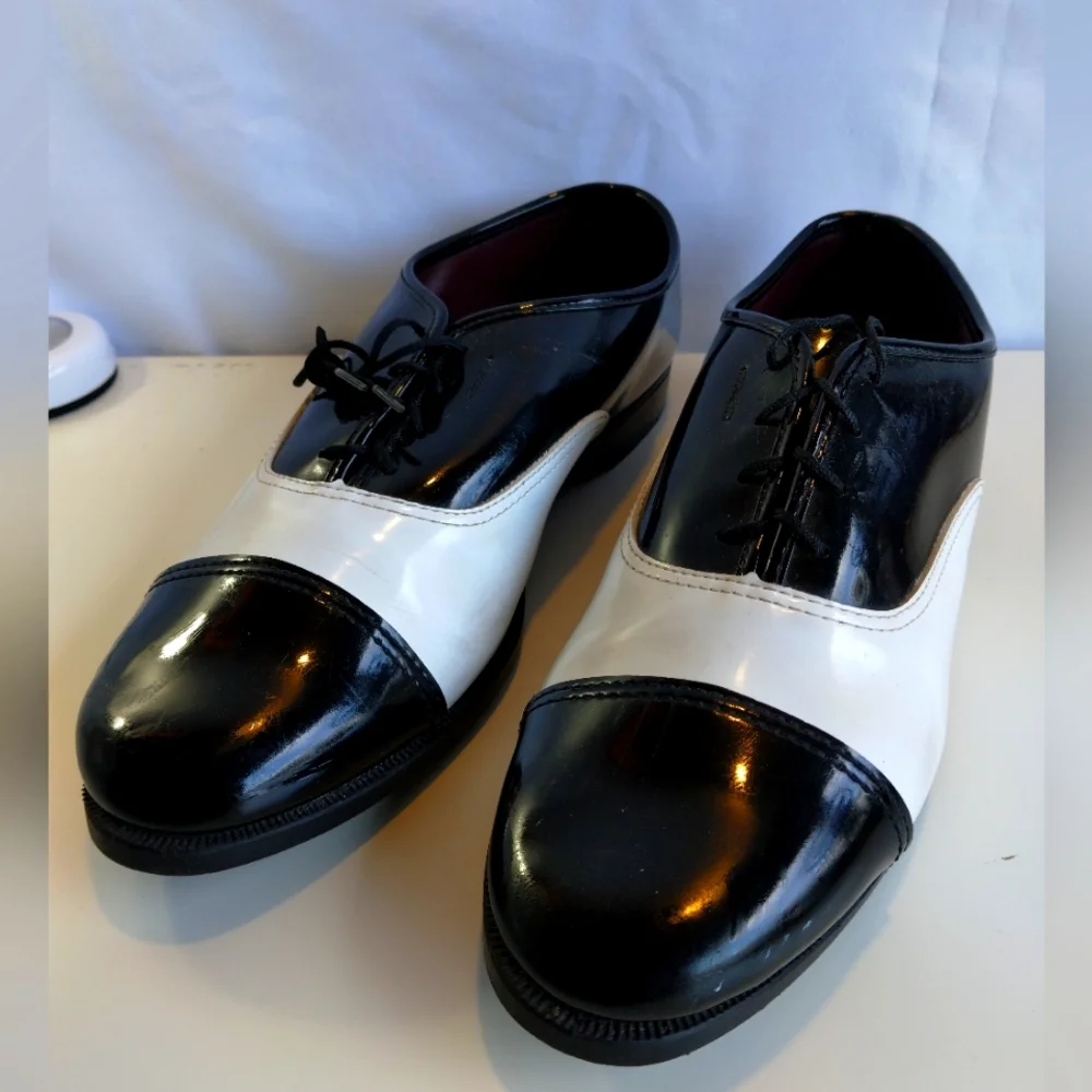 Shoes - Picture 1 of 4